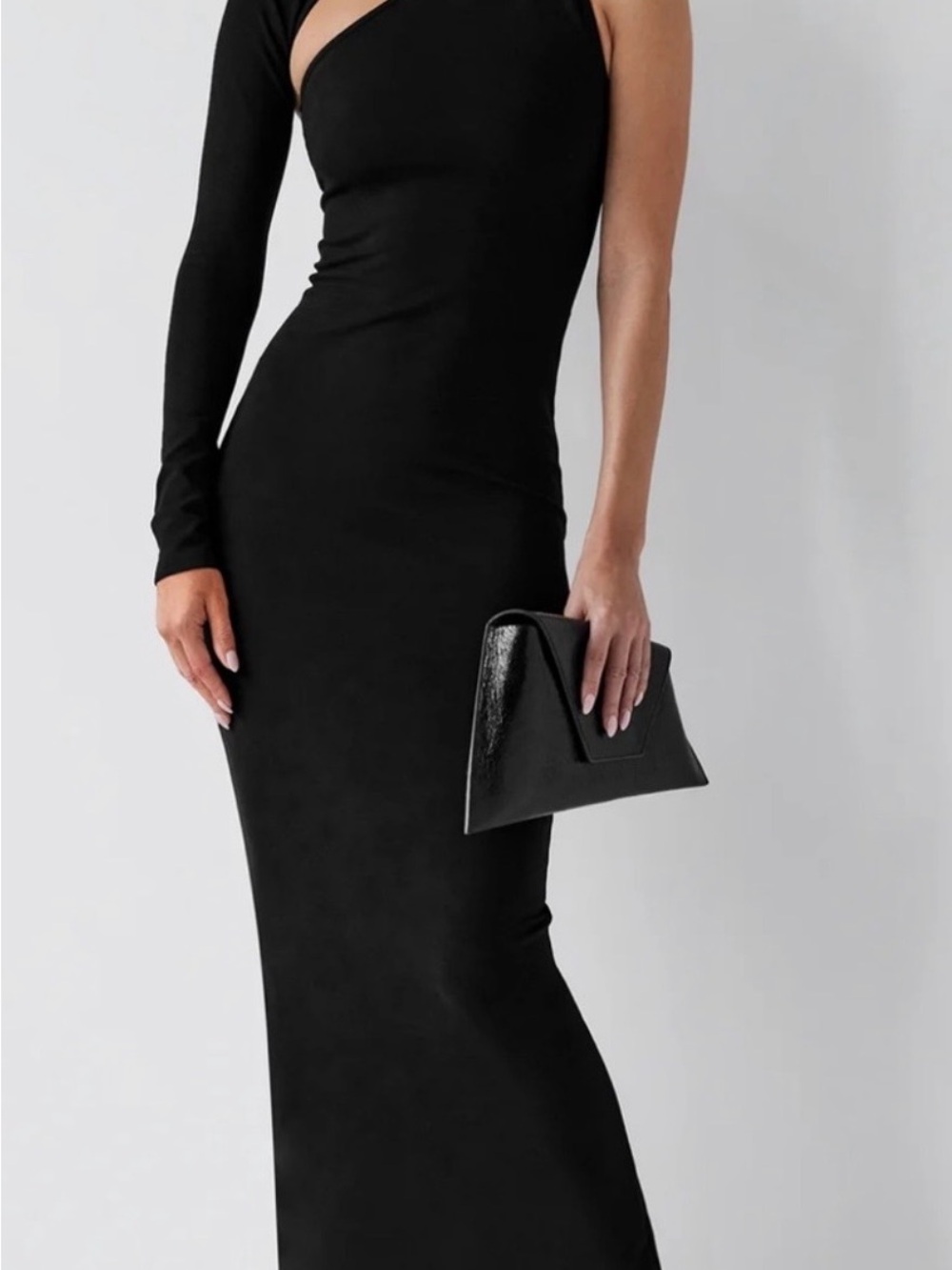 Sleek Black One-Shoulder Evening Gown
